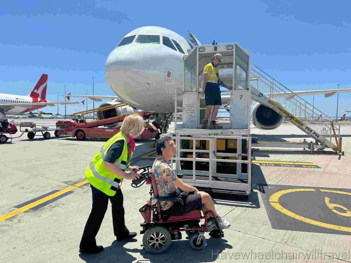 Servicing passengers with disabilities on air transport